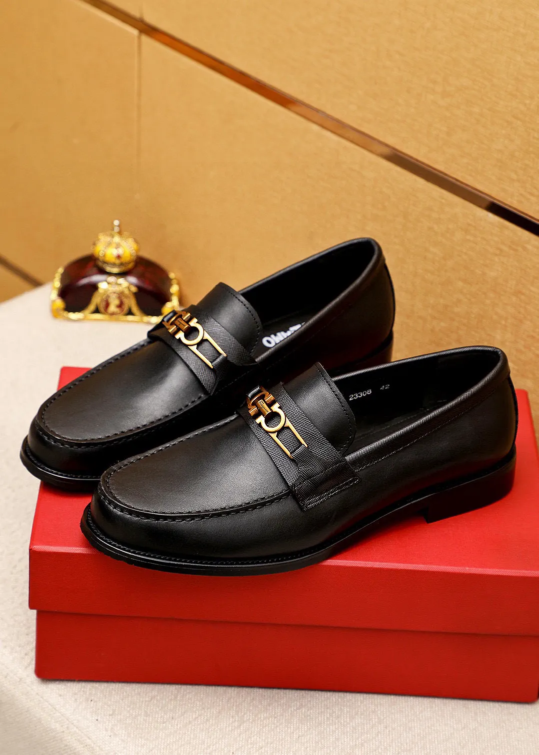 Men's shoes💰460💐 Product trademark: Ferragamo "Ferragamo" casual leather shoes Regular size: 38-44 (45.46🉑️customized) Product materials: Selected imported first-layer calfskin upper + luxury hardware buckle, imported water-dyed cowhide leather lining. Strong three-dimensional visual effect, original outsole color: 1⃣️color optional